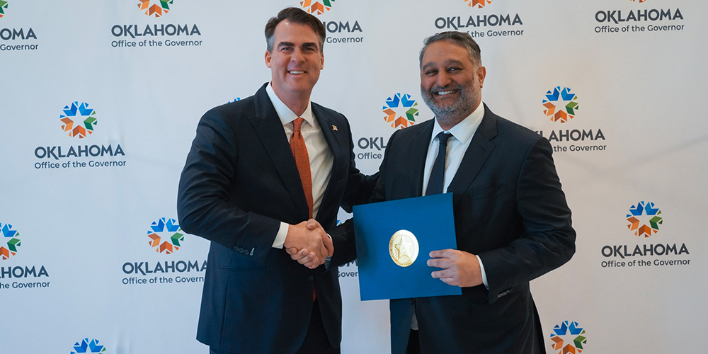 Roshan Pujari and Governor Kevin Stitt